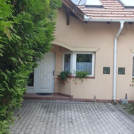 Revesz Apartment Mosonmagyaróvár Екстериор снимка