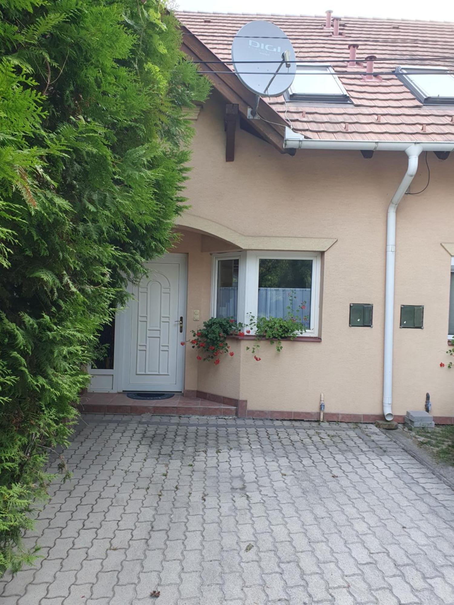 Revesz Apartment Mosonmagyaróvár Екстериор снимка